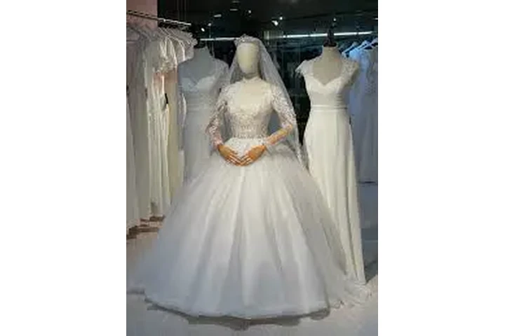 MODISTA PARA ATELIER DE NOVIAS image 1