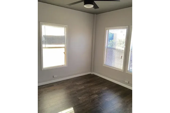 $2136 : 232 Union Pl image 6