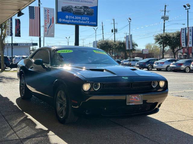 $12900 : 2017 Challenger SXT image 4