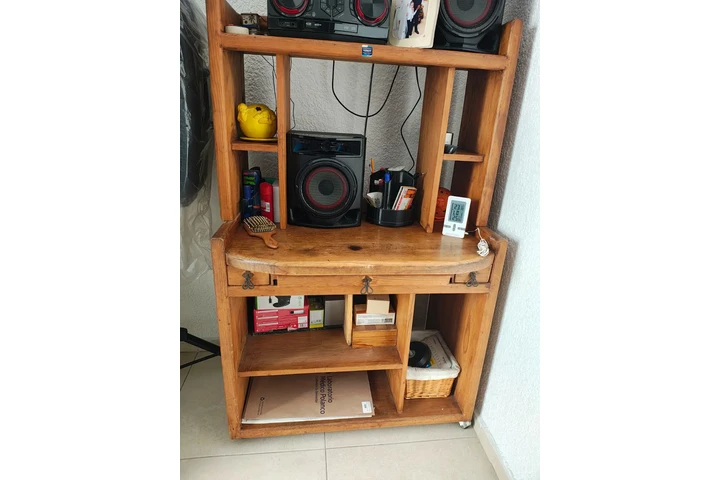 $2500 : Hermoso escritorio de madera image 1