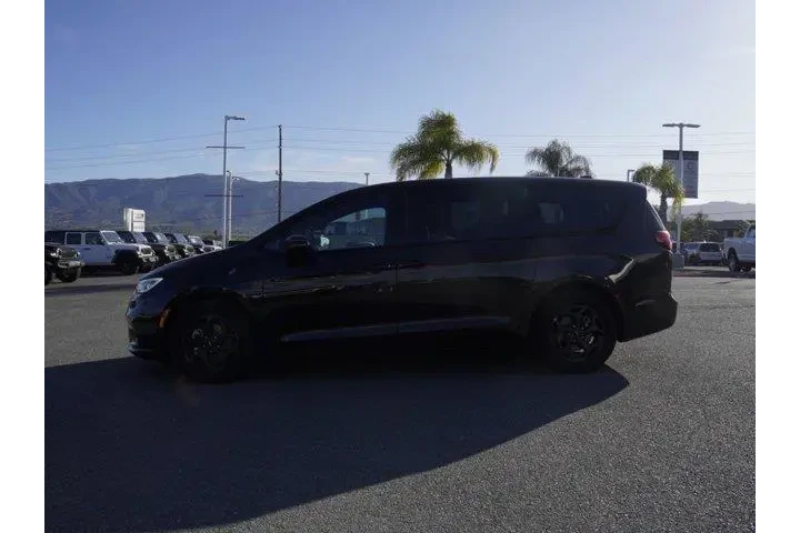 $27011 : Chrysler Pacifica Hybrid 202 image 7