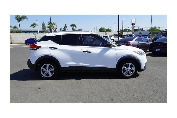 $13984 : 2018 Kicks S image 5