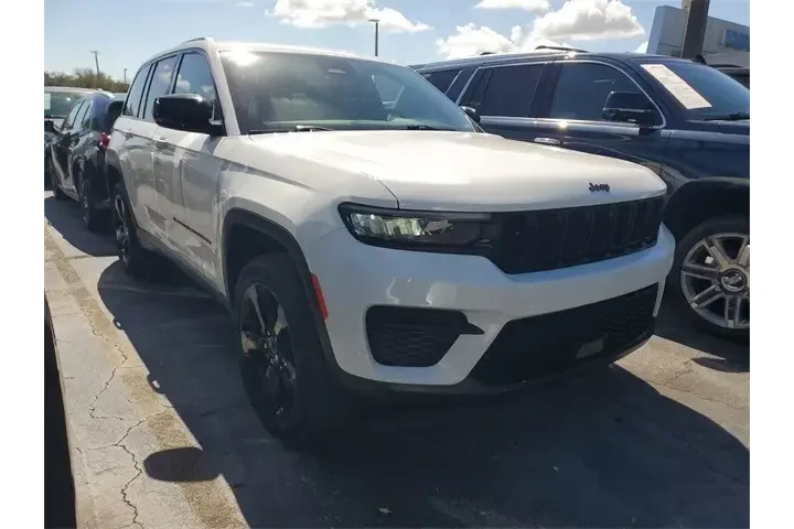 $26990 : Jeep Grand Cherokee 2023 4x2 image 2