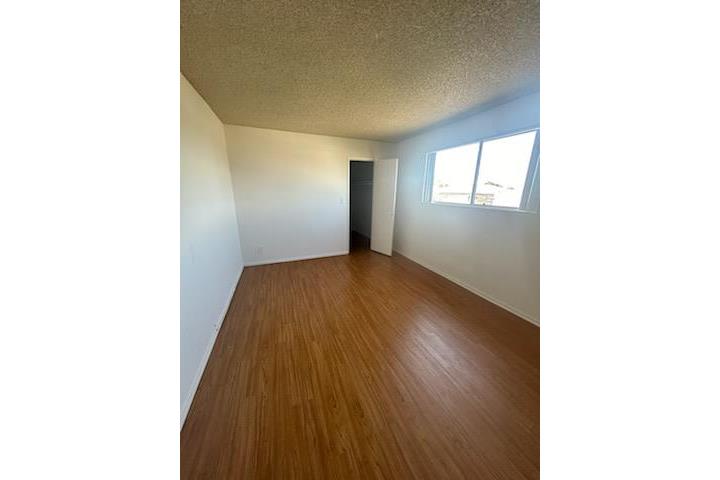 $1700 : HAWTHORNE APT. 1 REC. image 1