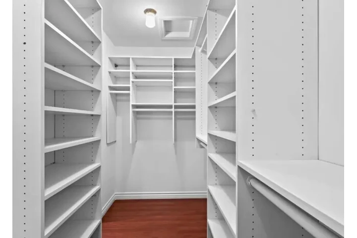 $2435 : 3 Bedroom House in Los Angeles image 7