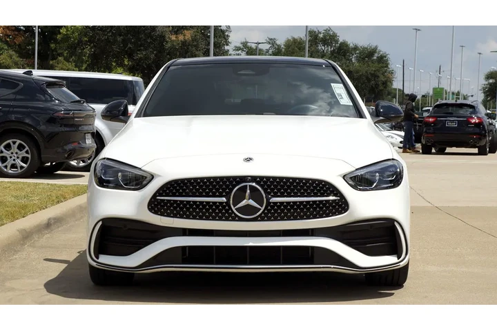 $43998 : 2025 C 300 Sedan image 4