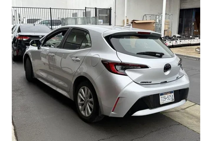 $23217 : Toyota Corolla Hatchback 202 image 3