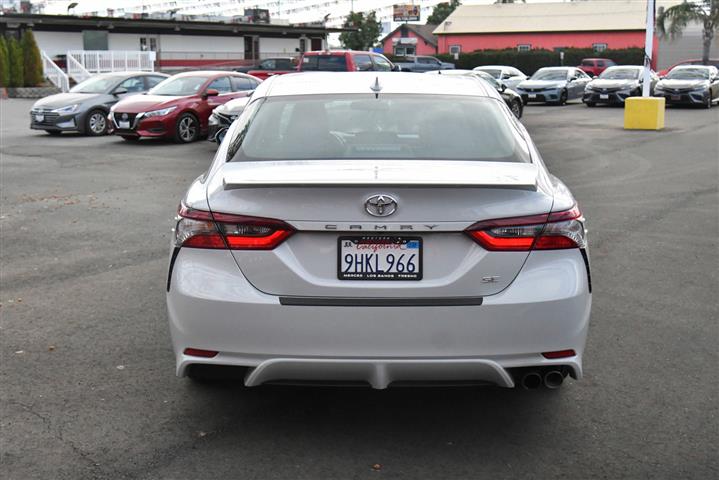 $26694 : Camry SE Sedan 4D image 6