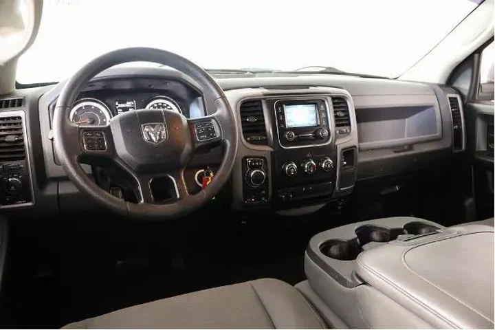 $20433 : Ram 1500 Classic 2019 4x4 Tr image 2