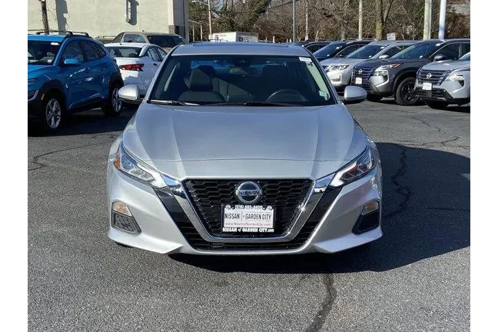 $14495 : Nissan Altima 2021 2.5 SV 4d image 2