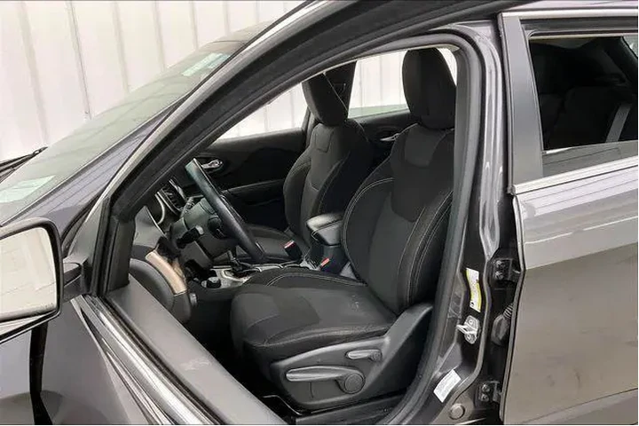 $11990 : Jeep Cherokee 2015 4x4 Latit image 8