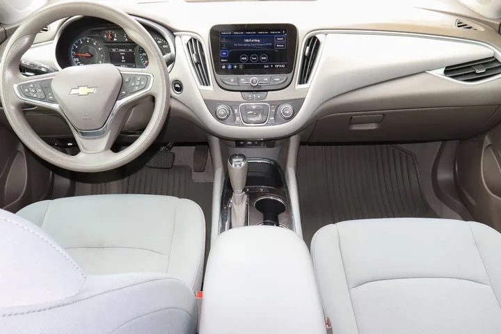 $16988 : 2020 Malibu LS image 10