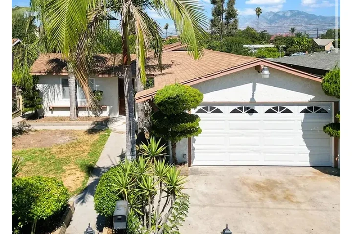 $1675 : spacious, open living home image 2