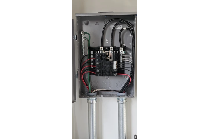 Técnico Electricista image 1