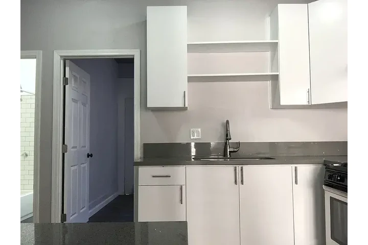 $2136 : 232 Union Pl image 3