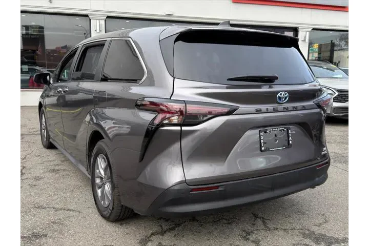 $33495 : Toyota Sienna 2023 XLE 8-Pas image 6
