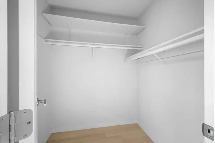 $2000 : 2 bedroom apartment in Carson image 7