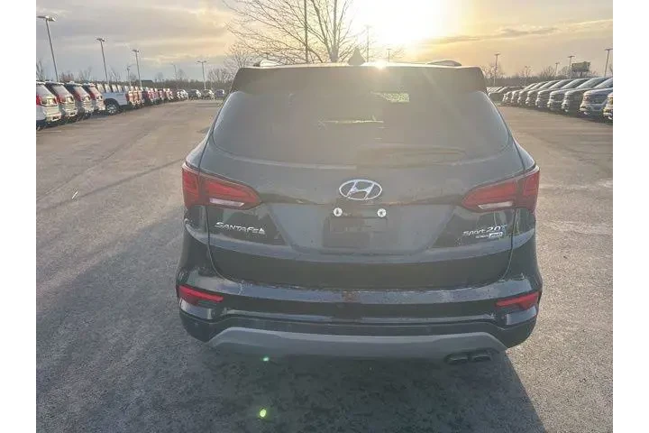 $17000 : Hyundai SANTA FE Sport 2018 image 4