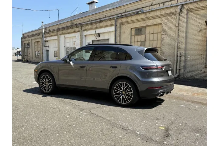 $33988 : 2019 Cayenne image 7
