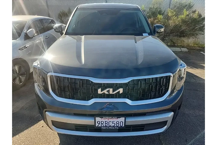 $32391 : Kia Telluride 2024 LX 4dr SU image 2