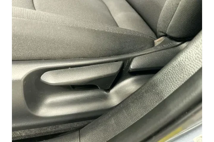 $20147 : Toyota Corolla 2022 LE 4dr S image 10