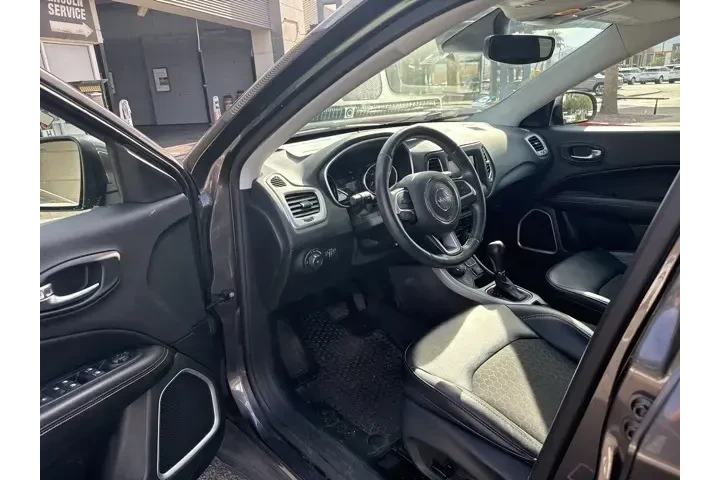 $16809 : Jeep Compass 2019 4x4 Latitu image 9