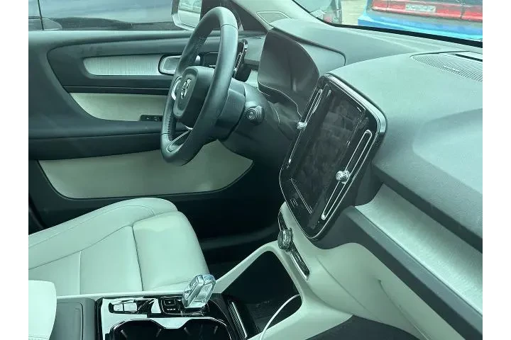 $32962 : Volvo XC40 2025 AWD B5 Plus image 10