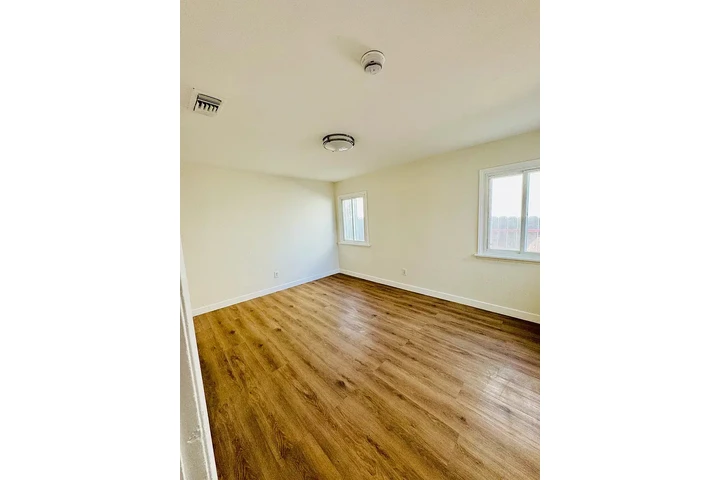 $800 : charming HOME ..Inglewood, CA image 4