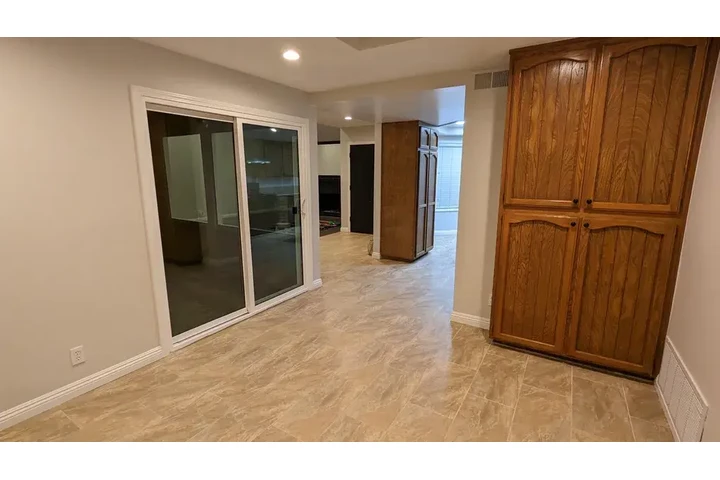 $1490 : Santa Ana - Available Now image 5