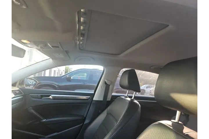 $9077 : Pre-Owned 2017 Passat 1.8T SE image 5