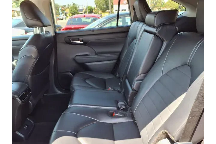 $35436 : Toyota Highlander 2024 XLE 4 image 10