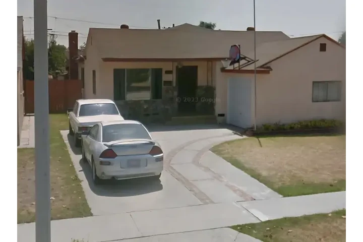 $2300 : 4 BEDROOMS, 2 BATH HOUSE image 1