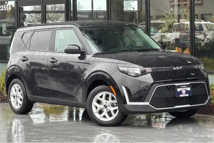 $18913 : Kia Soul 2025 LX 4dr Crossov image 2