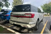 $27995 : Lincoln Navigator 2019 4x4 R thumbnail
