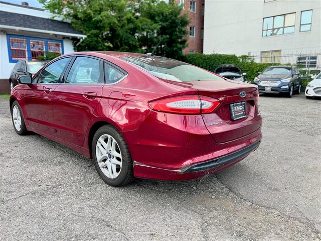 2013 Fusion SE image 4