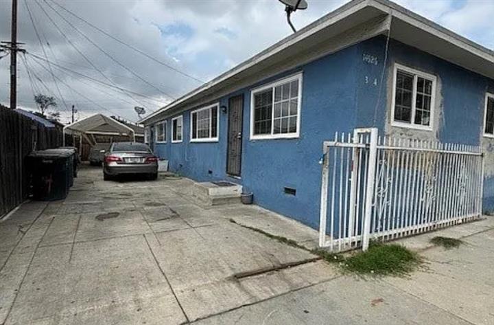 $1950 : House for rent in Paramount image 1