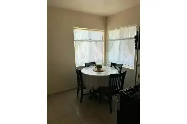 $2000 : HUNTINGTON PARK RENTO APTO. image 2