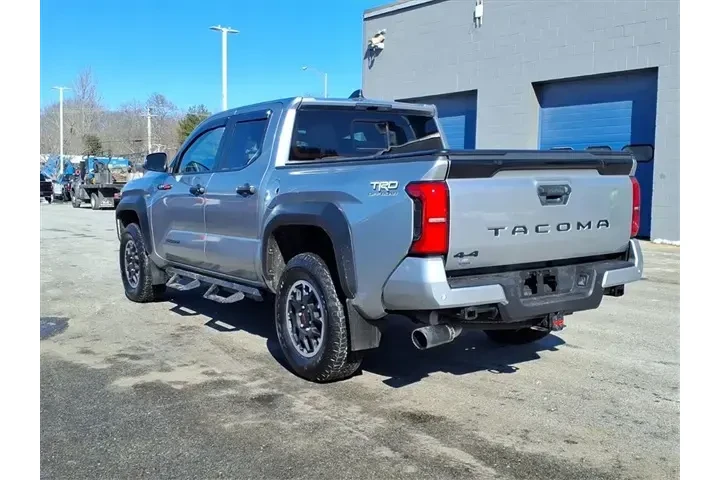 $39613 : Toyota Tacoma 2024 4x4 SR5 4 image 7