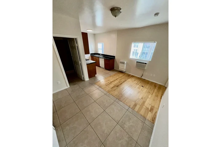 $1200 : Apartment for rent image 2