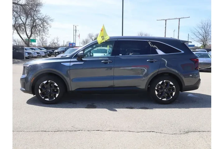 $24677 : Kia Sorento 2024 S 4dr SUV image 6