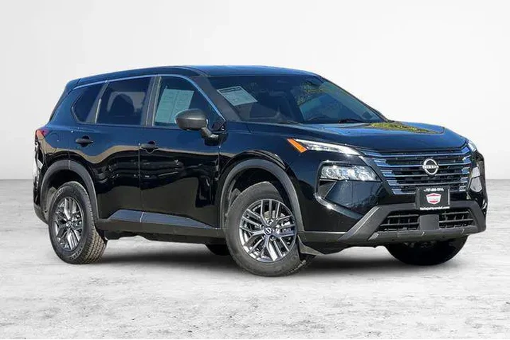 $17790 : Nissan Rogue 2024 AWD S 4dr image 2