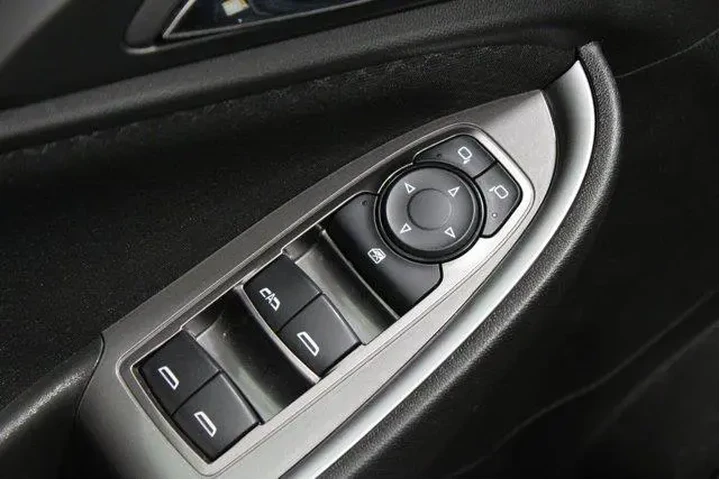 $20902 : Chevrolet Malibu 2023 LT 4dr image 6