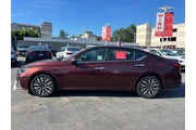 $18998 : Nissan Altima 2023 2.5 SV 4d thumbnail