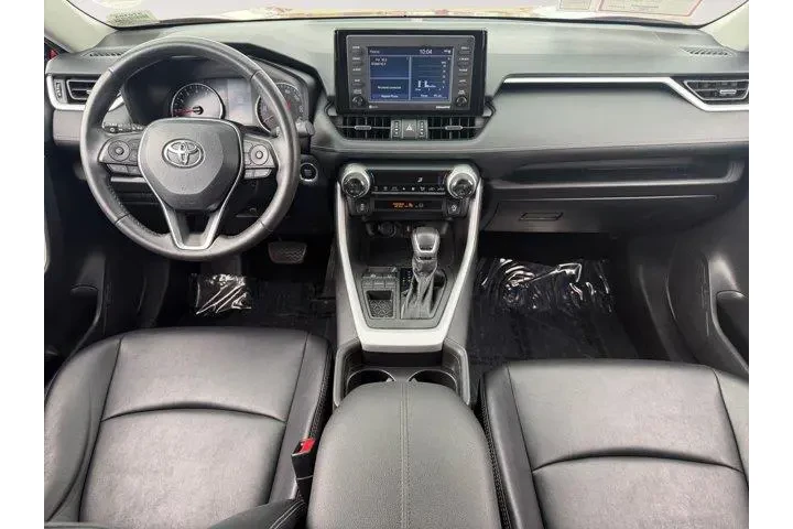 $25990 : Toyota RAV4 2021 XLE Premium image 10