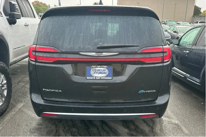 $32990 : Chrysler Pacifica Plug-In Hy image 4