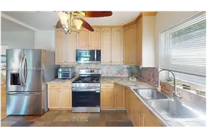 $4500 : Rental property with 3 bedro image 6