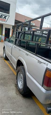 $6500 : CAMIONETA MAZDA B2200 1998 UNI image 4