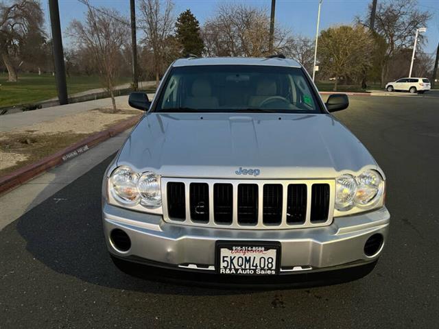 $7495 : 2005 Grand Cherokee Laredo image 3