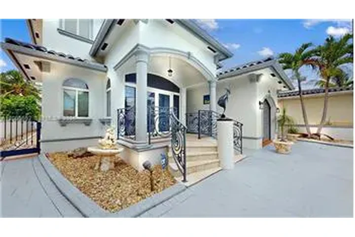 $19000 : Rental property with 5 bedro image 6