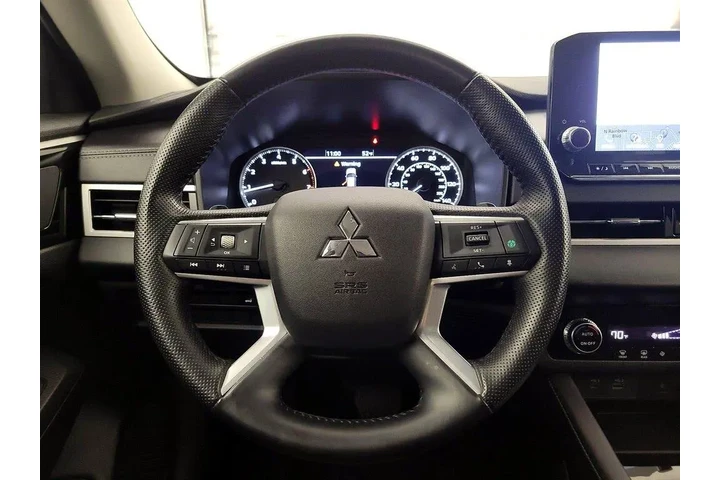 $24998 : Mitsubishi Outlander 2024 SE image 10